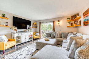 Branson Condo with Mountain-View Deck, Pool Access